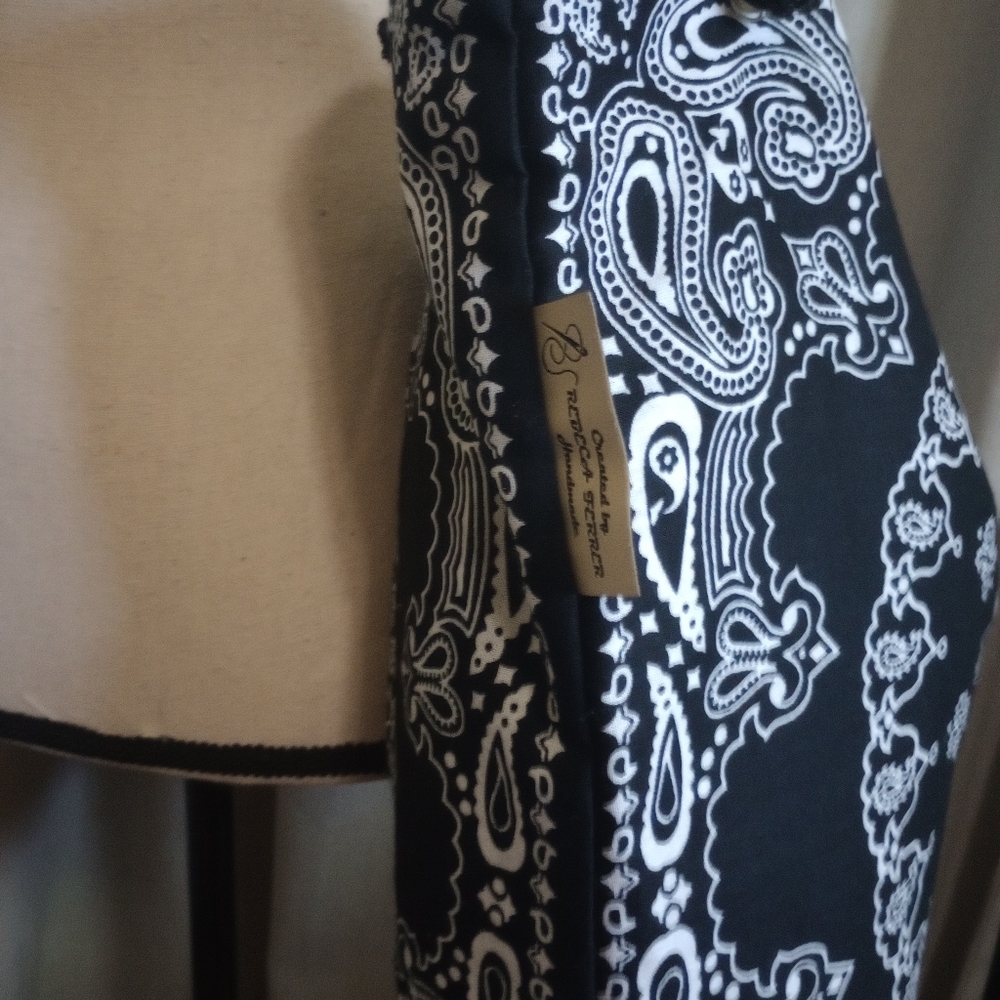 Black and White Paisley Tote Bag - Picture 3 of 4